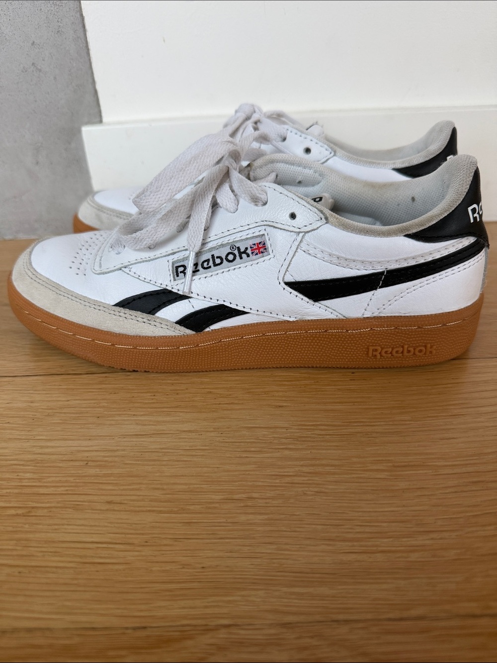 Reebok White and black Athletic Sneakers size 6